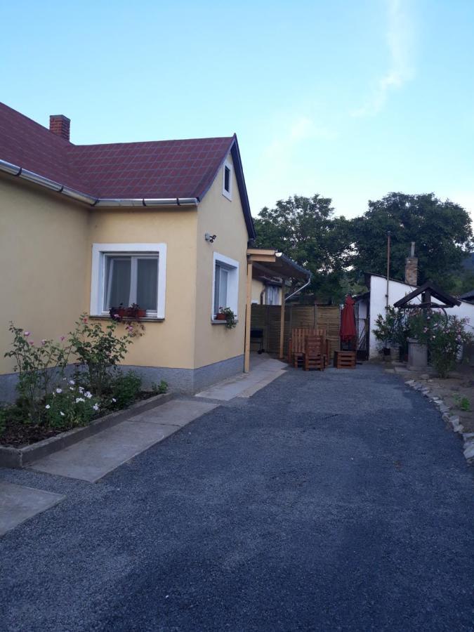 Kucko Apartman Badacsonytordemic Exterior photo